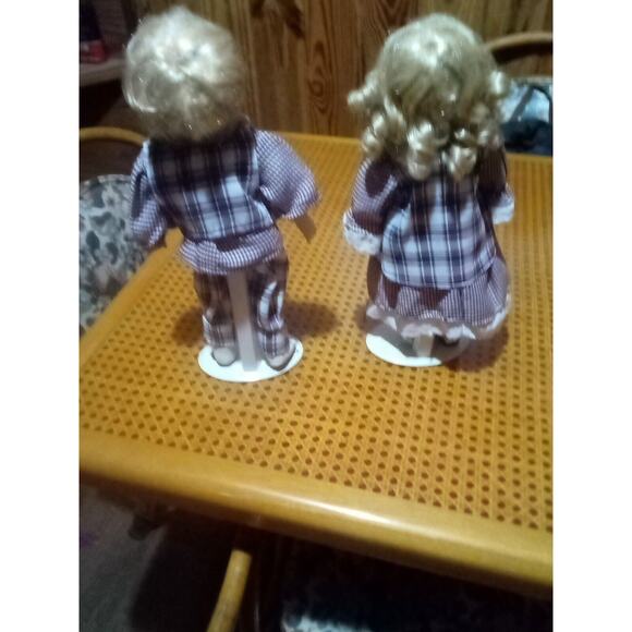 Vtg Cathay Collection Porcelain Boy & Girl Dolls Kissing W/ Stands Maroon Plaid - Picture 7 of 14